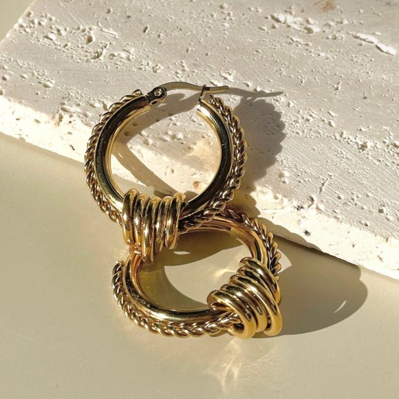 Waterproof croissant twist rope earrings - Picture 2 of 4